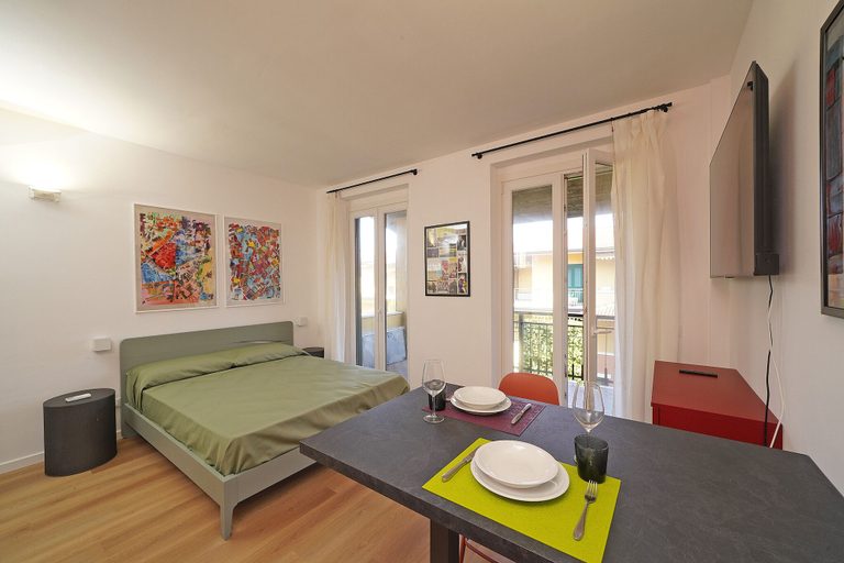 Room 4, Pink Oleander Apartment, Brescia
