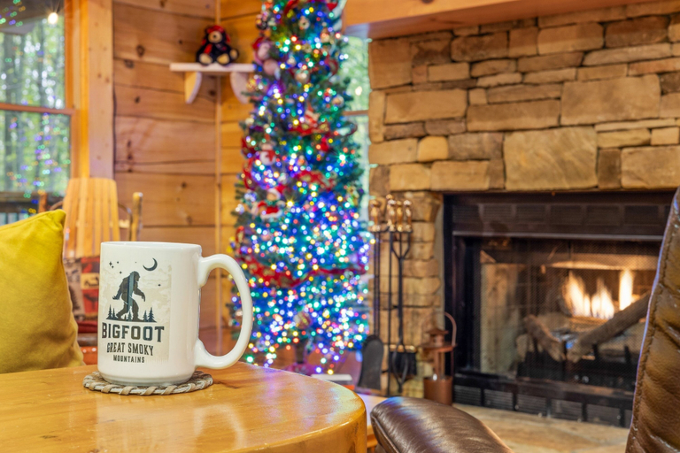 Interior 4, Finding Bigfoot 2 Bedroom Cabin, Sevier