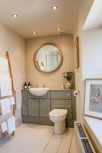 Bathroom 4, Inglenook Cottage, Gloucestershire