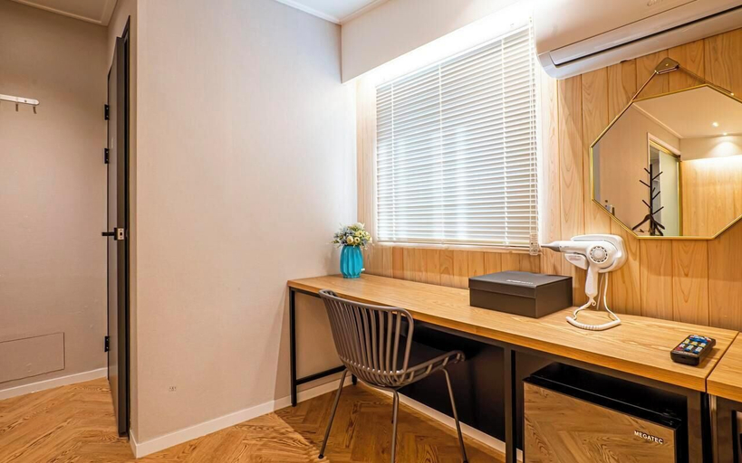 Room 4, No.25 Doksan Intersection Branch, Geum-cheon