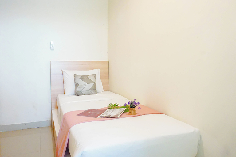 Room 4, Homey White 2Br At Grand Kamala Lagoon Apartment, Bekasi