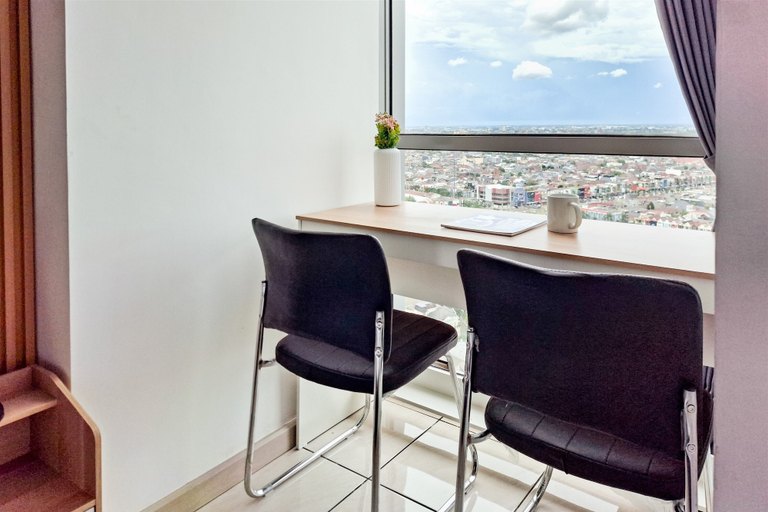 Room 5, Comfortable And Delightful Studio At Apartment M-Town Residence, Tangerang