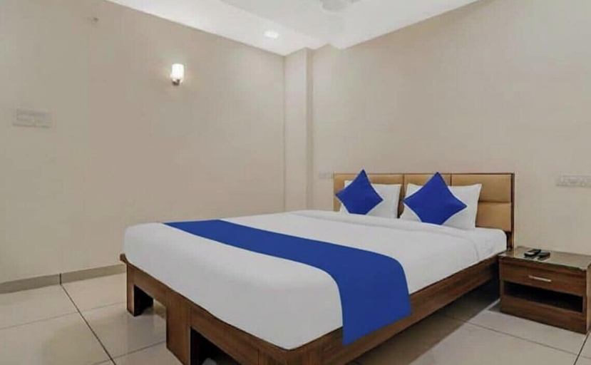 Room 2, SHIVOM RESIDENCY, Hyderabad