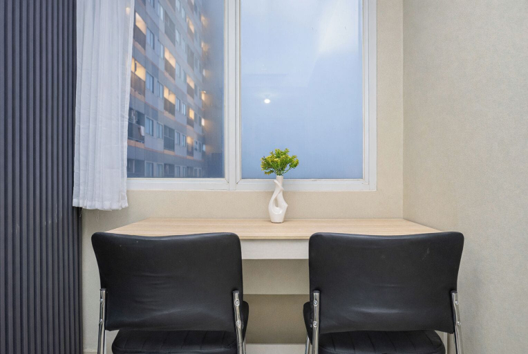 Dining room, Tranquil 1Br At Royal Sentul Park Apartment, Bogor