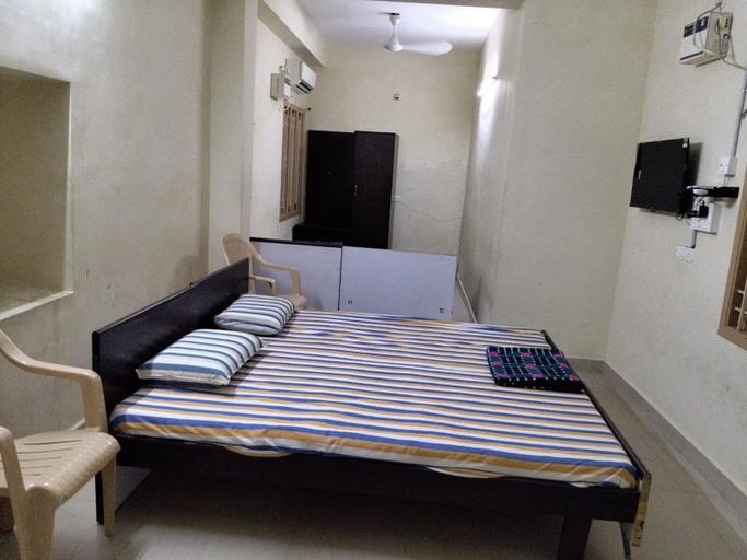 Room 4, Sri Meenakshi Residency, Tiruvannamalai