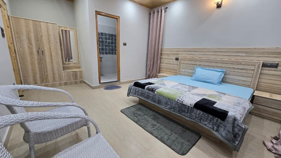 Room 2, Aashvika Homes, Kullu
