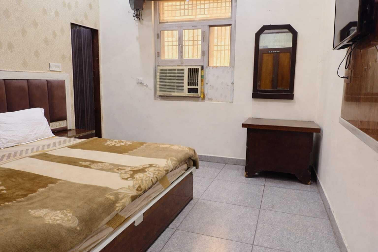 Room 5, radhika comfort stay, Mathura