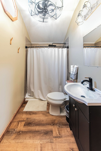 Bathroom 3, The Outpost, Livingston