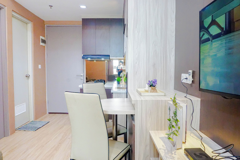 Dining room, Comfy And Homely Space 2Br At Apartment Vasanta Innopark, Cikarang