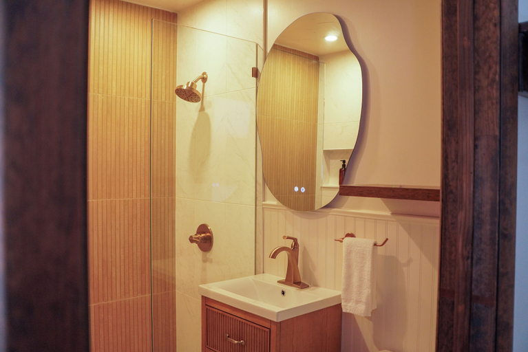 Bathroom 5, The Perch Hotel, Greene