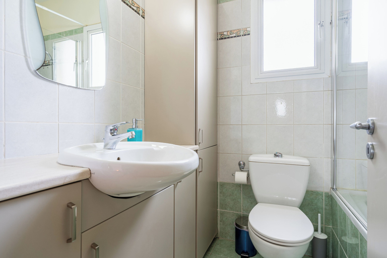 Bathroom 4, Melograno 2-BR Apt. & Terrace in Larnaca, Larnaca