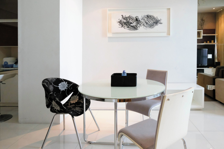 Dining room, Spacey 2Br With Access Mall At Apartment Aryaduta Residence Surabaya, Surabaya