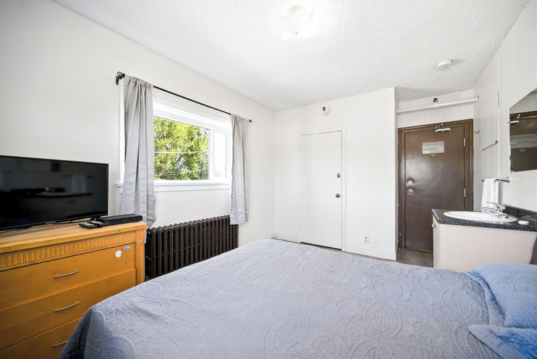 Room 2, Turf Hotel, Greater Vancouver
