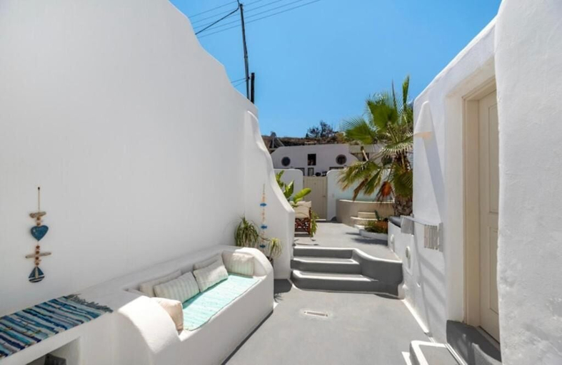 Property grounds 5, Cave at White Rock  Private  jacuzzi, South Aegean