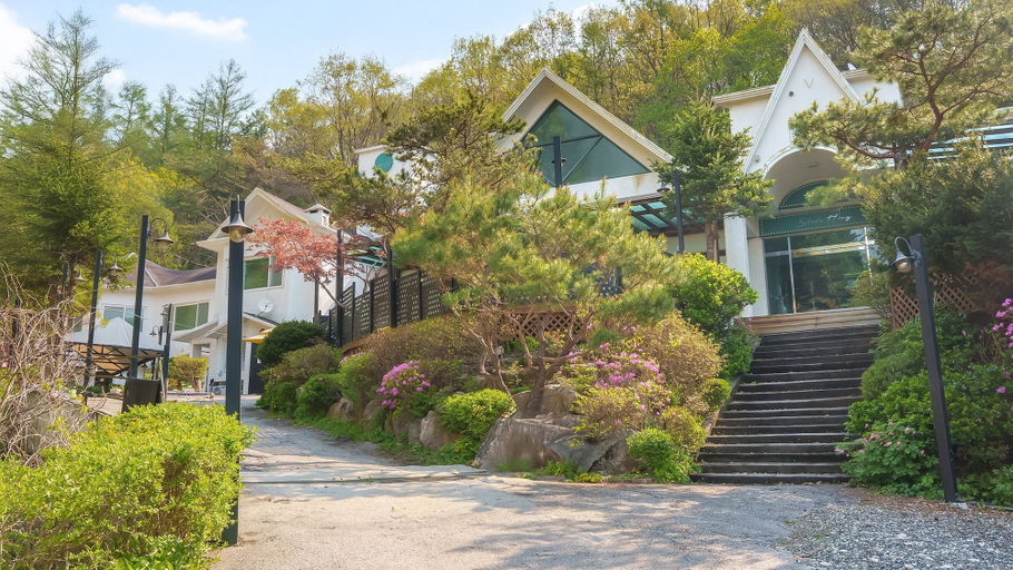 Exterior & Views 2, Hongcheon White Hill Pension, Hongcheon