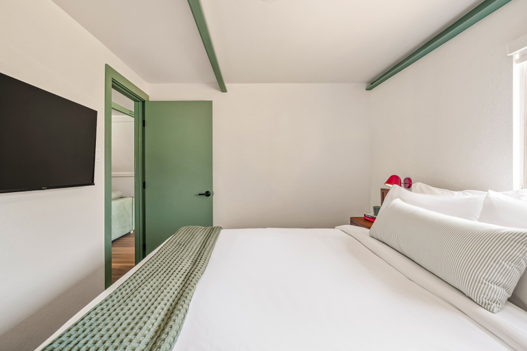 Bedroom 3, Petit Cowboy, Comal