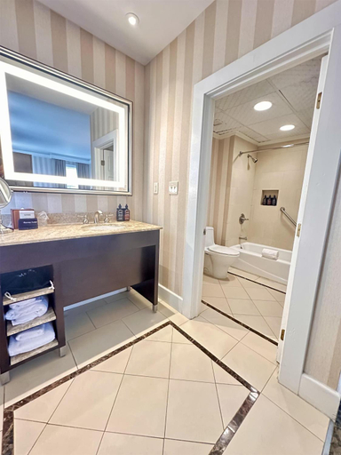 Bathroom 5, The Equinox Golf Resort & Spa, Bennington