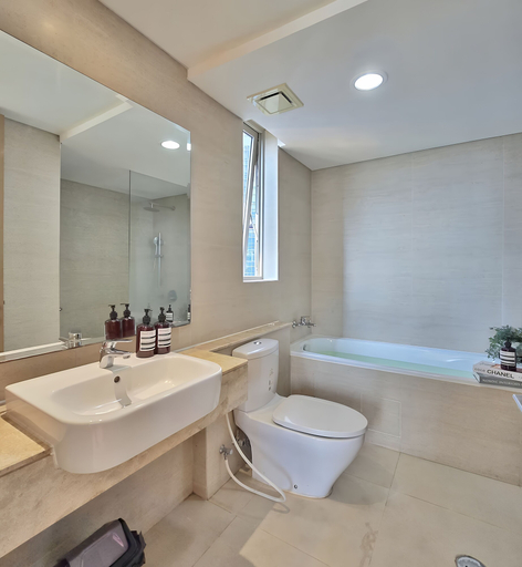Bathroom 4, By The Sea By SanLiving - 3BR - PIK, North Jakarta