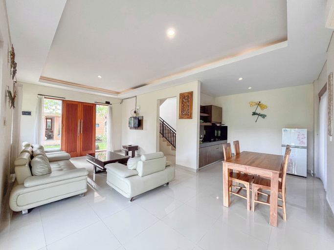 Living area 2, Homey And Magnificent 3Br At Villa Casa De Uli, Badung