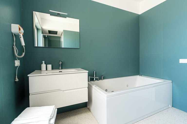 Bathroom, Floral Apartment, Napoli