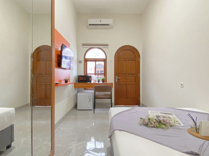 Room 2, Nice And Cozy Studio (No Kitchen) At Celebrity Mansion, Bekasi