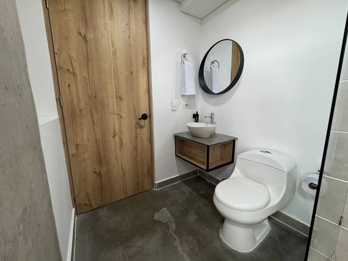 Bathroom 5, Akela Park, Medellín