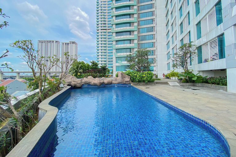 Pool, Simple Studio With Direct Access Mall At Grand Kamala Lagoon Apartment, Bekasi