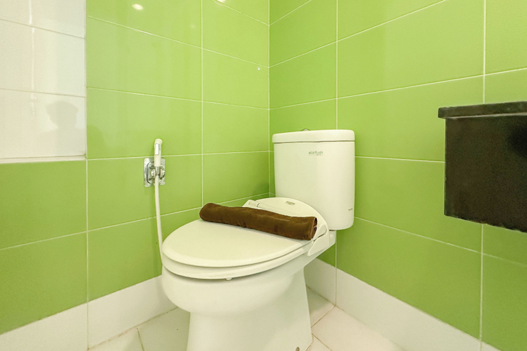 Bathroom 3, Classic And Compact Studio At The Square Surabaya Apartment, Surabaya