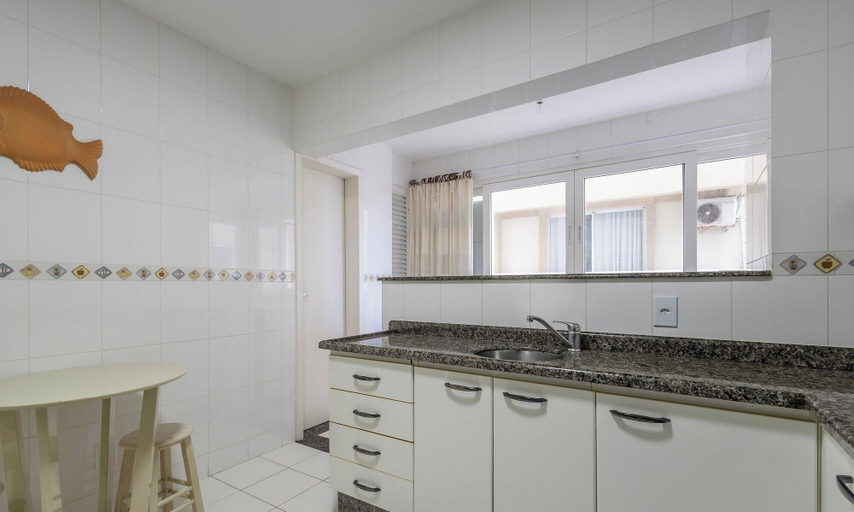 Interior 5, 3-bedroom Apt on the BC Waterfront - Egb0052