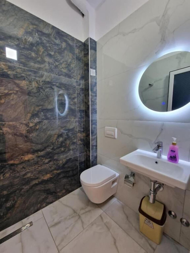 Bathroom 4, Black Pearl Hotel, Sarandës