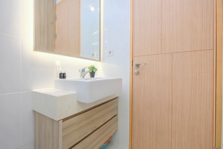 Bathroom 4, Comfortable And Stylish 1Br At Apartment Samara Suites, Jakarta Selatan