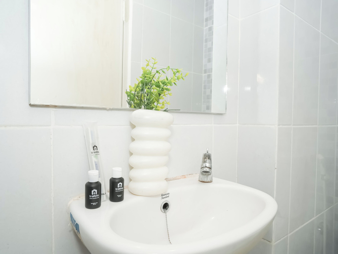 Bathroom 5, Minimalist Studio Apartment Tokyo Riverside Pik 2 Near Nice, Tangerang