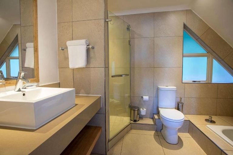 Bathroom 4, Pine Lake Resort, Ehlanzeni