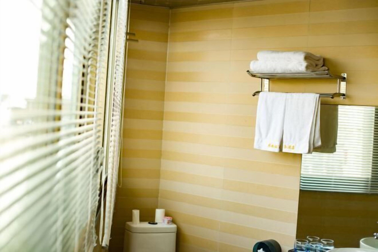 Bathroom 3, Dongnanhong Business Hotel, Putian
