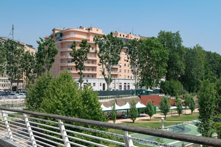 Property grounds 4, Flora Guest House, Roma