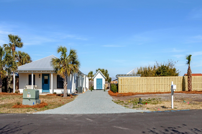 Exterior 3, My Time, Bay