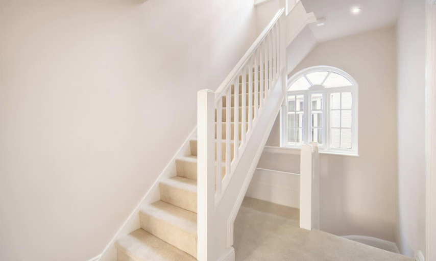 Room 4, 10 Mins Walk to Harrods Belgravia Mews House, London
