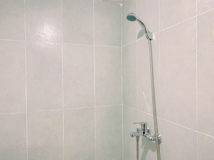 Bathroom 3, Cozy Studio Apartment Royal Sentul Park, Bogor