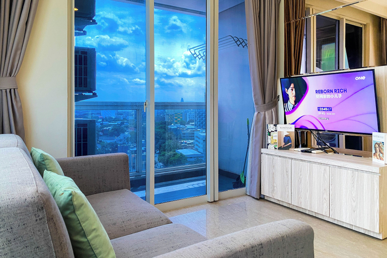 Living room 4, Comfy And Spacious 2Br At Menteng Park Apartment, Jakarta Utara