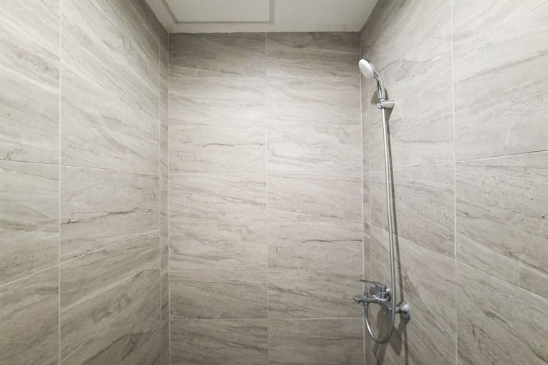 Interior 2, Homelike And Relaxing Studio Apartment Collins Boulevard, Tangerang