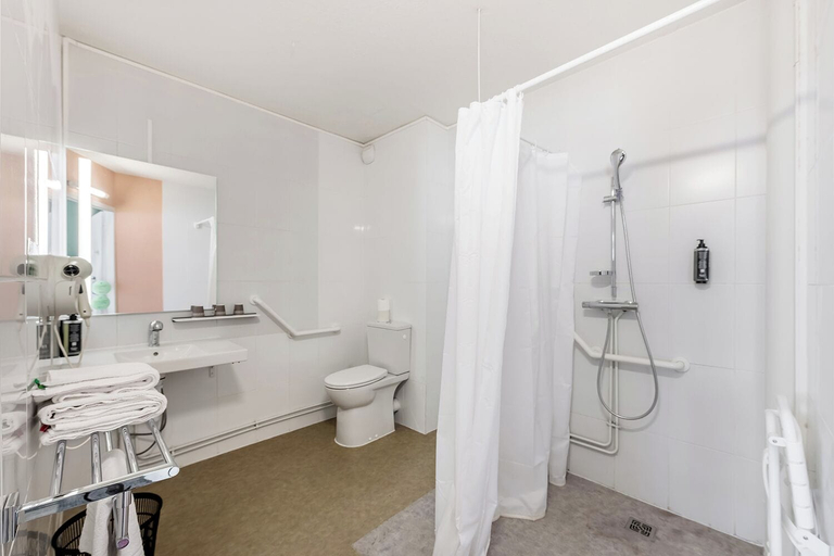 Bathroom 4, Hotel Lyon Croix Rousse Henon, Rhône