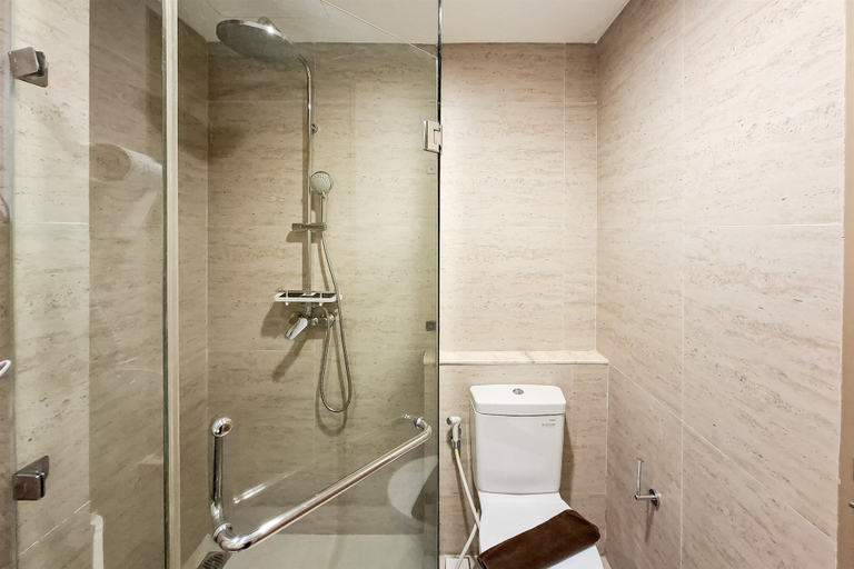 Bathroom 2, Cozy And Elegant 1Br At Gold Coast Pik Apartment, Jakarta Utara