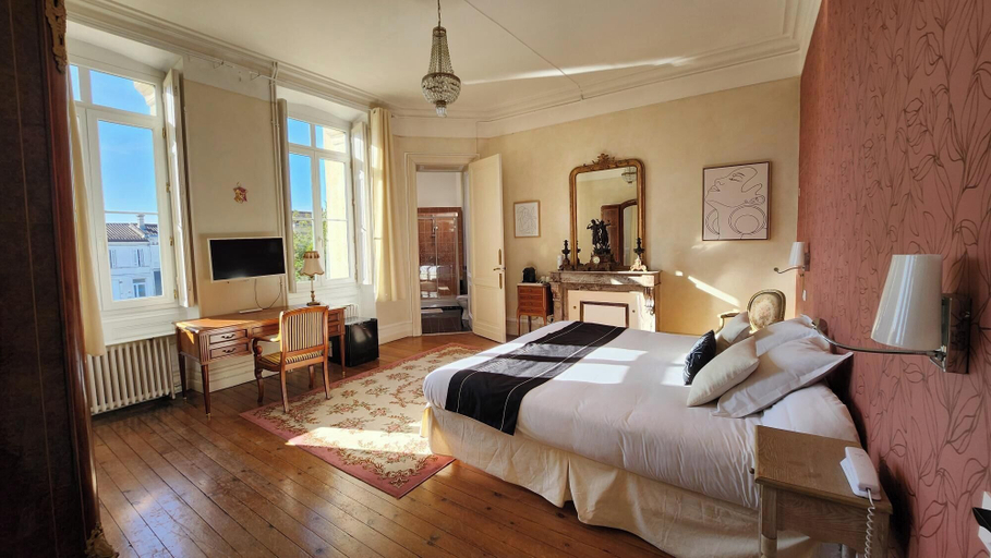 Bedroom 5, Hôtel la Tour Perrier, Gironde