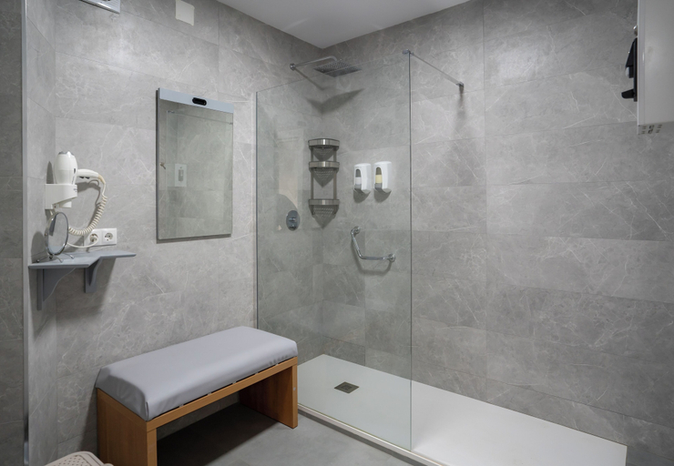 Bathroom 5, Palm Beach Club Aparthotel, Málaga