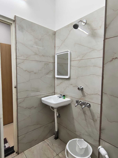 Bathroom 3, Hotel Minati Palace, Puri
