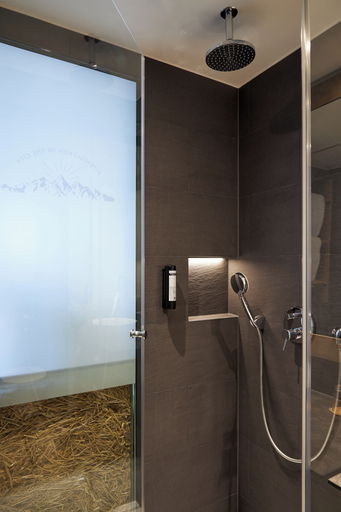 Bathroom 5, Cocoon München Hauptbahnhof, München