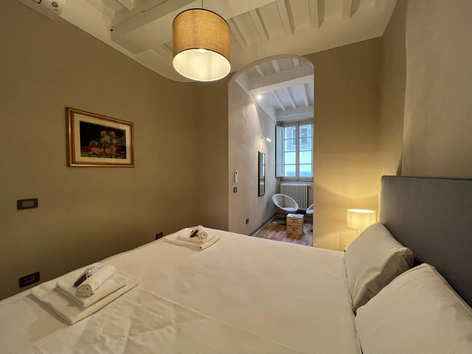 Room 2, Via Roma 39, Arezzo