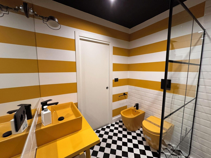 Bathroom 5, Palazzo Sebeto, Napoli