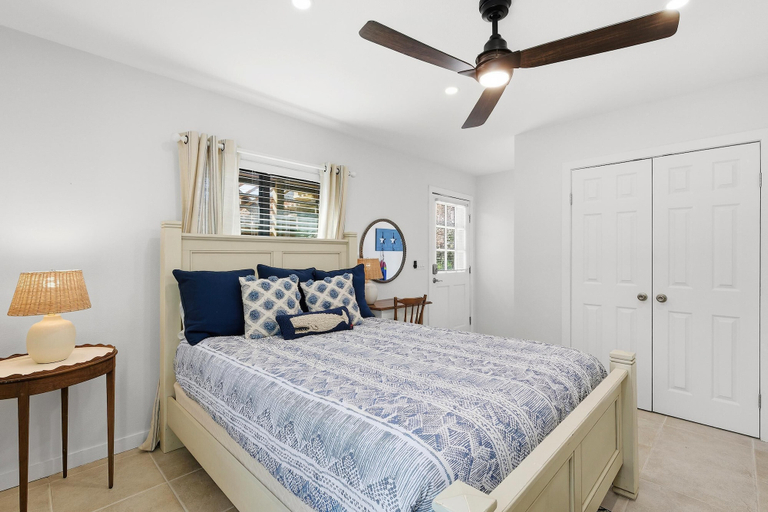 Room 3, Sea Dunes Nautilus B8, Volusia