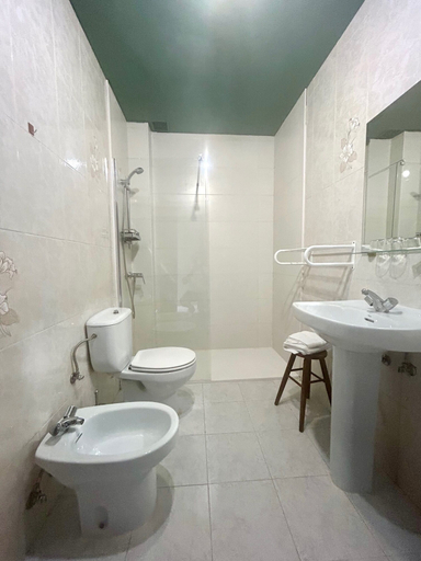 Bathroom 3, Hotel Coronel Somiedo, Asturias